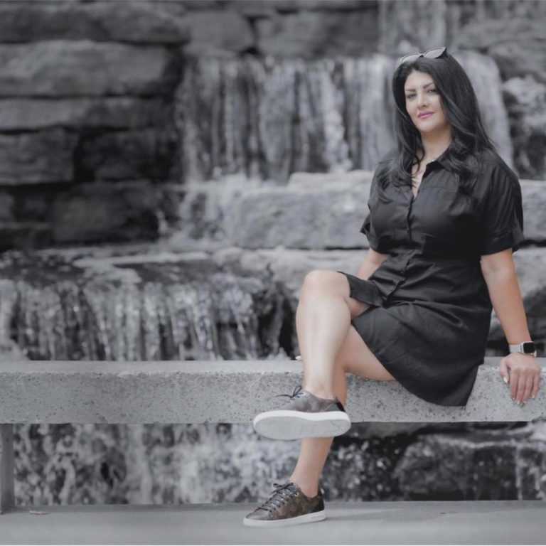 Mery, 45 of Thornhill, Ontario,  dating