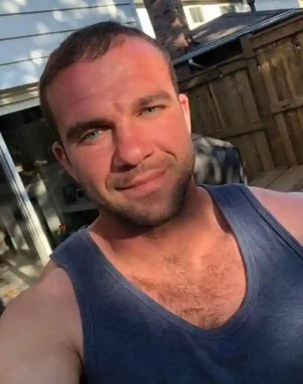 Jay (Justin), 37 of Hamilton, Ontario,  dating