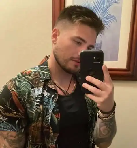 Kenny, 28 of Toronto, Ontario,  dating