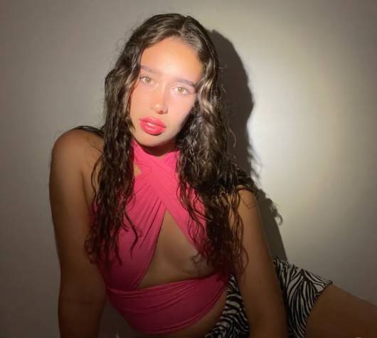 Are We Dating The Same GIRL