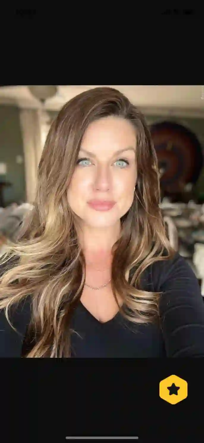 Samantha, 41 of Hamilton, Ontario, Canada dating