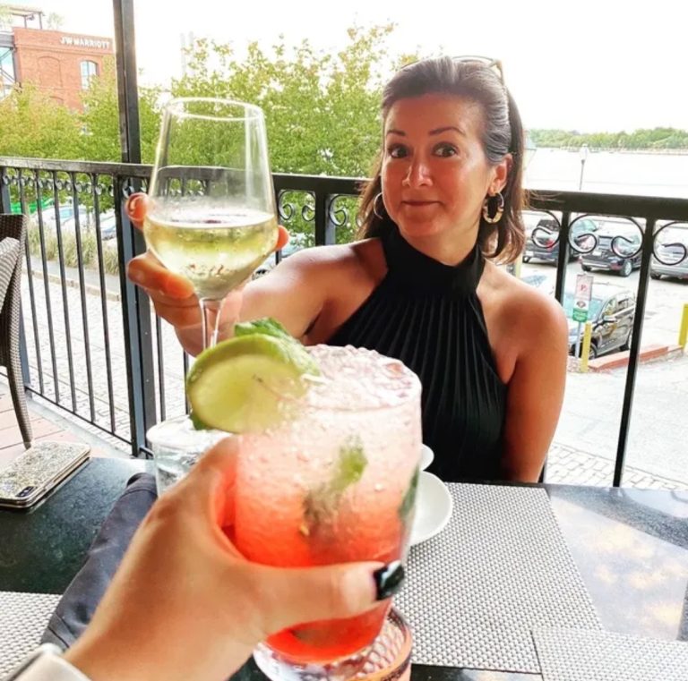 Sarah, 41 of Savannah, Georgia,  dating