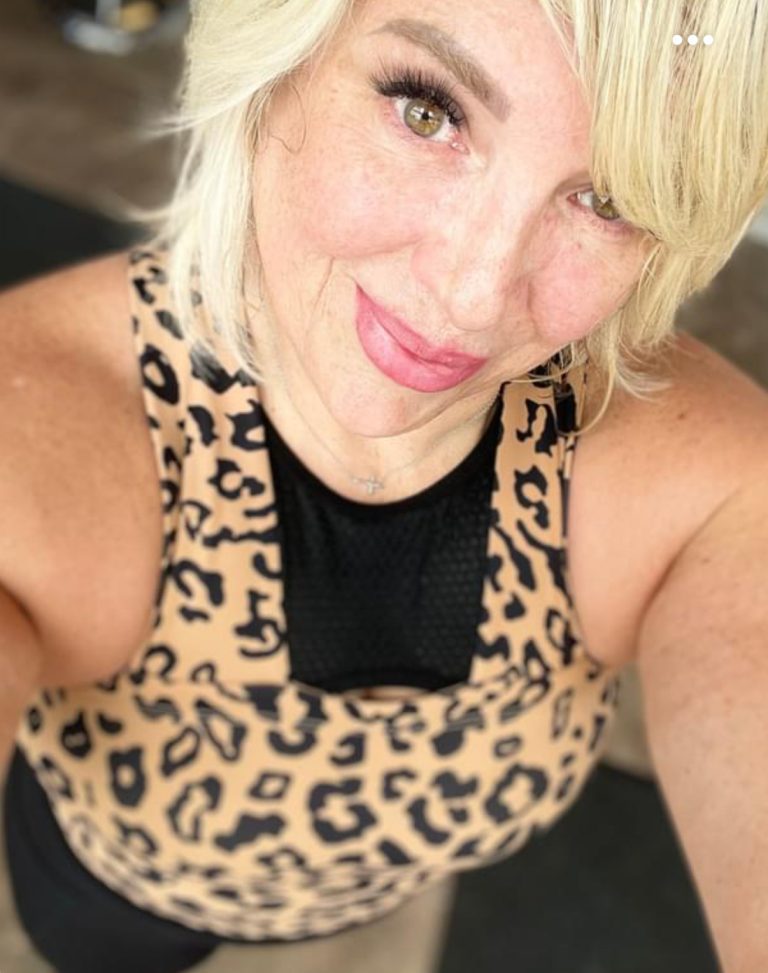 Tracey, 56 of Hamilton, Ontario,  dating