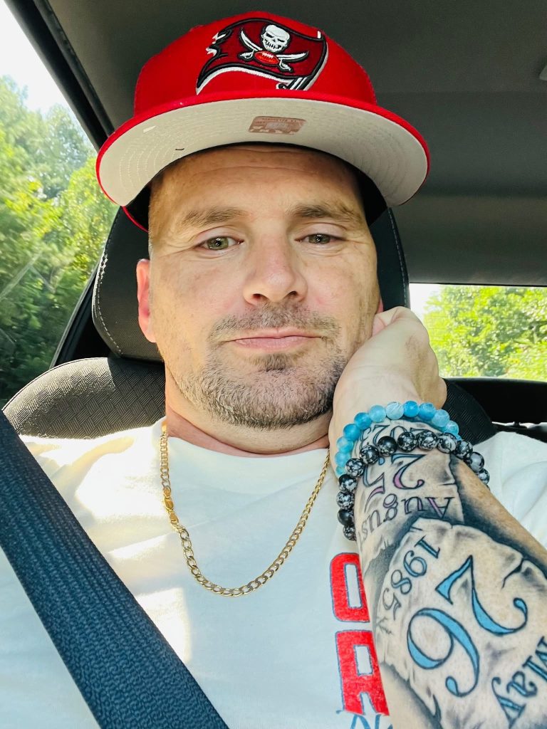 Dustin , 40 of Riverview, Florida,  dating