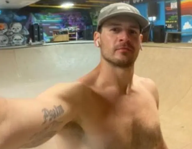 Ian, 33 of Grimsby, Ontario,  dating