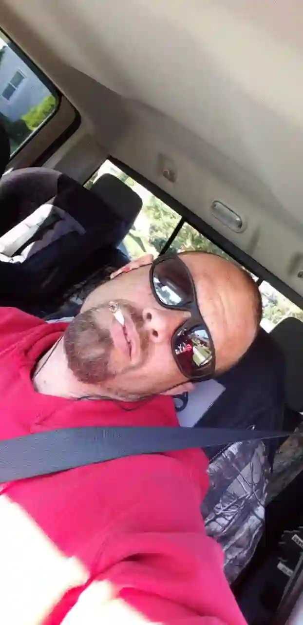 Dustin, 41 of Dayton, Ohio, United States dating