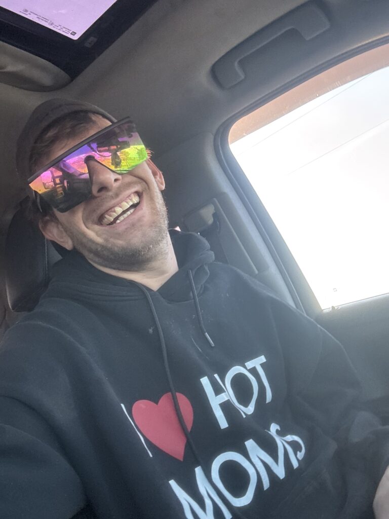 Mike, 32 of Kincardine, Ontario,  dating
