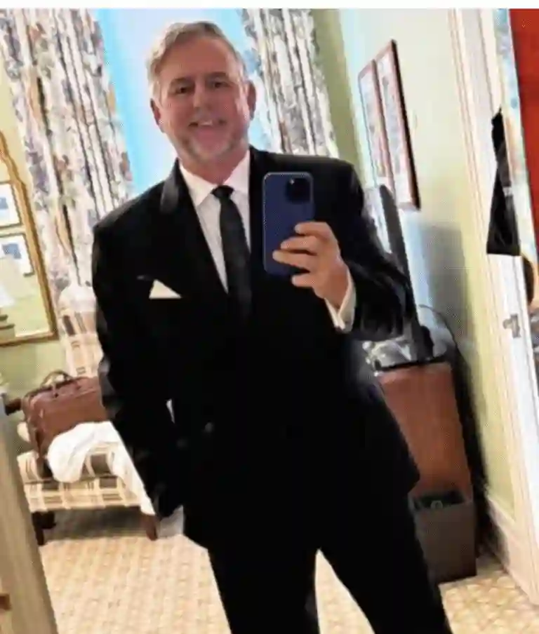 Mark, 62 of West Palm Beach, Florida,  dating