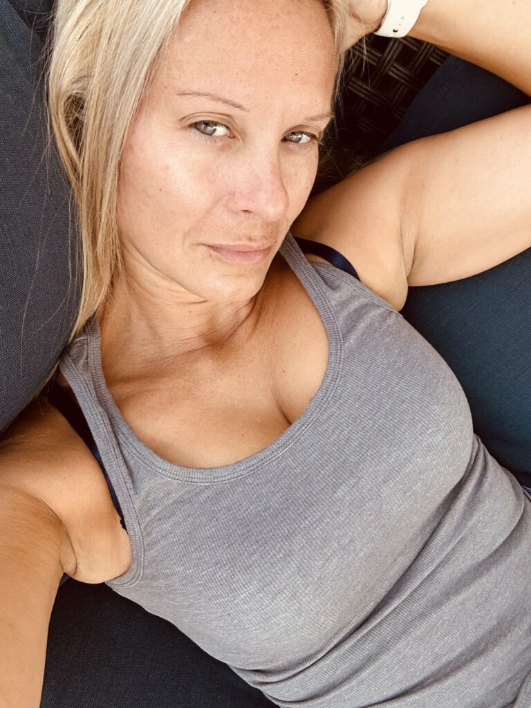 Margie, 45 of Fort Erie, Ontario,  dating