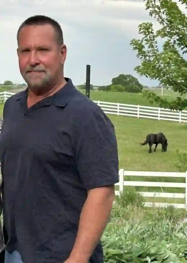 Tom, 63 of West Des Moines, Iowa,  dating