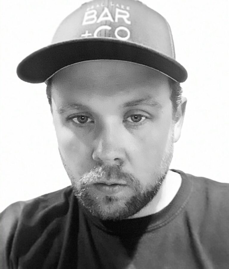 Matt, 44 of Cherry Hill, New Jersey,  dating