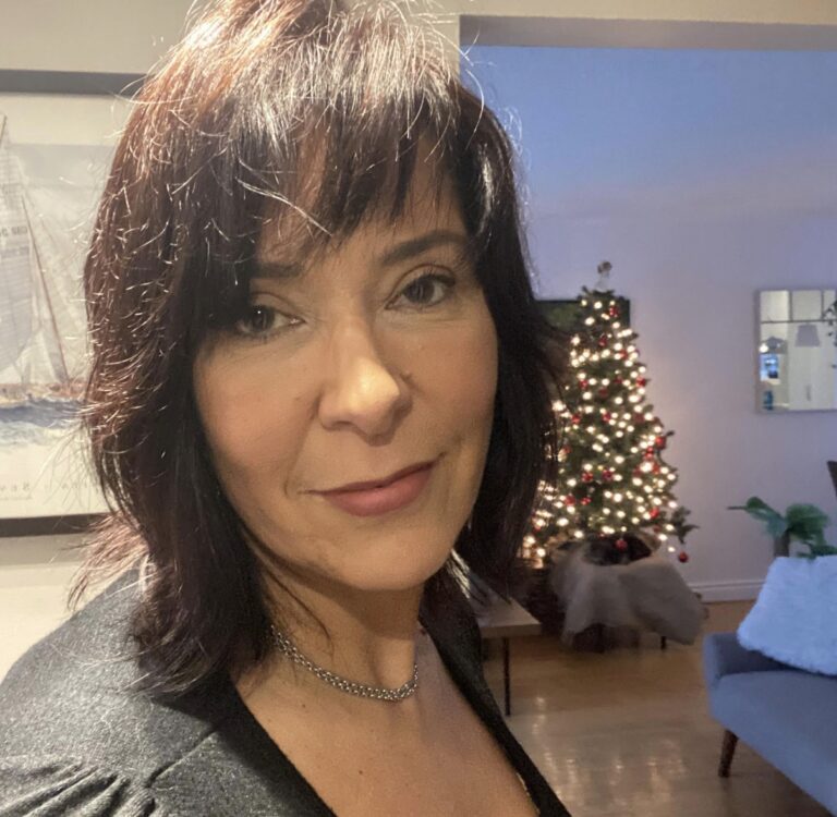 Isabelle, 57 of Toronto, Ontario,  dating