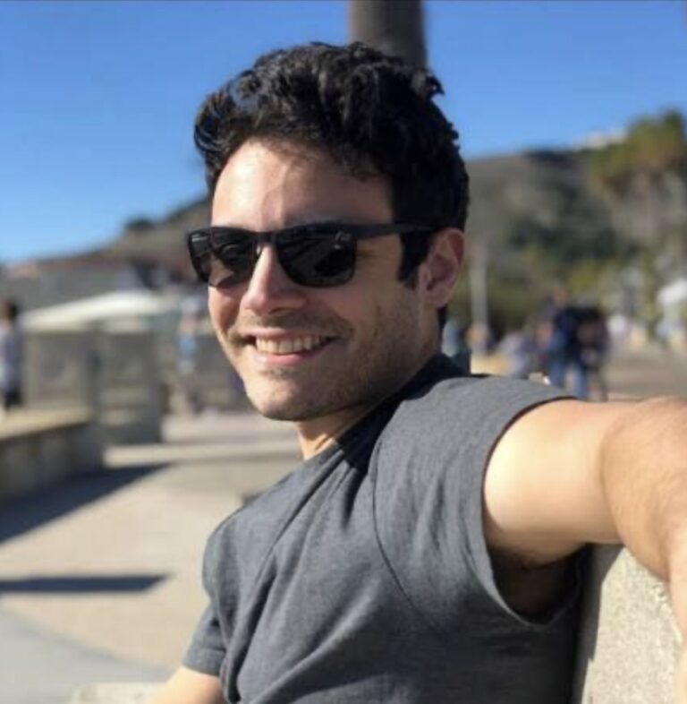 Alexander, 34 of Burbank, California,  dating
