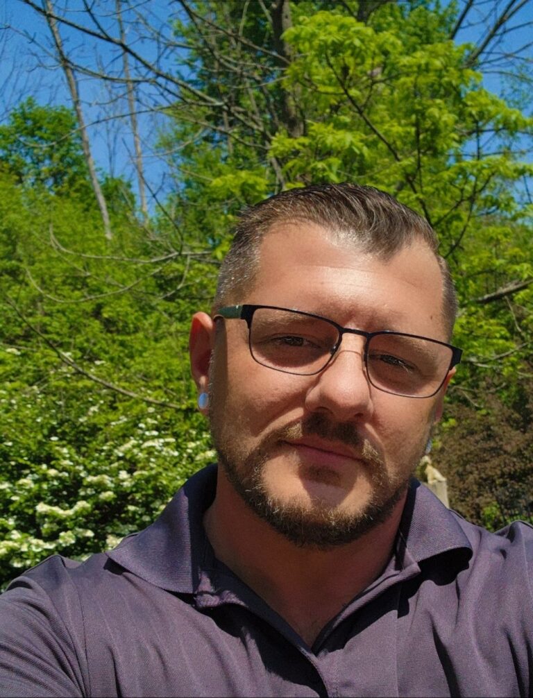 Chris, 43 of Buffalo, New York,  dating