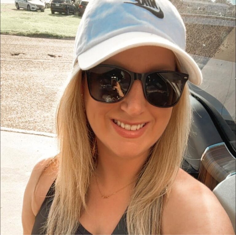 Sara, 37 of Gulfport, Mississippi,  dating